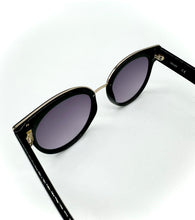 Lade das Bild in den Galerie-Viewer, Luxury Off-Price Fashion by Zapplaz | LIU JO Sonnenbrille
