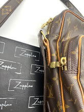 Lade das Bild in den Galerie-Viewer, Luxury Off-Price Fashion by Zapplaz | Louis Vuitton Kamerabag
