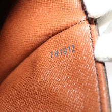 Lade das Bild in den Galerie-Viewer, Louis Vuitton Saint Cloud GM Tasche
