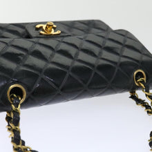 Lade das Bild in den Galerie-Viewer, Chanel Timeless Classic Flap Lackleder Tasche
