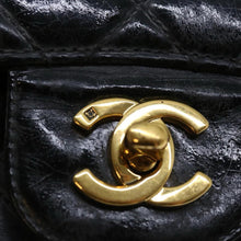 Lade das Bild in den Galerie-Viewer, Chanel Timeless Classic Flap Lackleder Tasche
