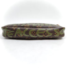 Lade das Bild in den Galerie-Viewer, Luxury Off-Price Fashion by Zapplaz | Louis Vuitton Stephen Sprouse
