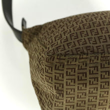 Lade das Bild in den Galerie-Viewer, Luxury Off-Price Fashion by Zapplaz | Fendi Baguette Mamma Zuchino
