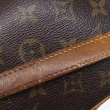 Lade das Bild in den Galerie-Viewer, LOUIS VUITTON Monogram Pochette Croissant Shoulder Bag
