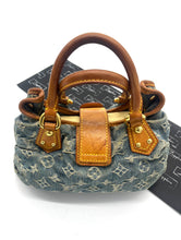 Lade das Bild in den Galerie-Viewer, Luxury Off-Price Fashion by Zapplaz | Louis Vuitton Pleaty
