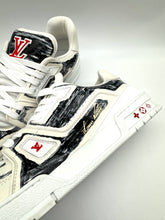 Lade das Bild in den Galerie-Viewer, Luxury Off-Price Fashion by Zapplaz | Louis Vuitton Trainer
