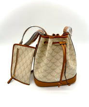 Lade das Bild in den Galerie-Viewer, Luxury Off-Price Fashion by Zapplaz | MCM Lauretos Drawstring Umhängetasche
