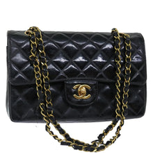 Lade das Bild in den Galerie-Viewer, Chanel Timeless Classic Flap Lackleder Tasche
