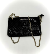 Lade das Bild in den Galerie-Viewer, Luxury Off-Price Fashion by Zapplaz | Versace Jeans Abendtasche
