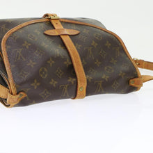 Lade das Bild in den Galerie-Viewer, Louis Vuitton Saumur 30 Monogram
