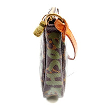 Lade das Bild in den Galerie-Viewer, Luxury Off-Price Fashion by Zapplaz | Louis Vuitton Stephen Sprouse
