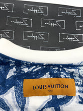 Lade das Bild in den Galerie-Viewer, Luxury Off-Price Fashion by Zapplaz | Louis Vuitton T-Shirt
