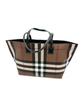 Lade das Bild in den Galerie-Viewer, Luxury Off-Price Fashion by Zapplaz | Burberry Shopper
