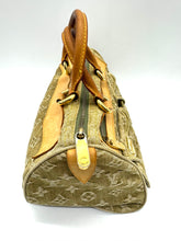 Lade das Bild in den Galerie-Viewer, Luxury Off-Price Fashion by Zapplaz | Louis Vuitton Denim Neo Speedy
