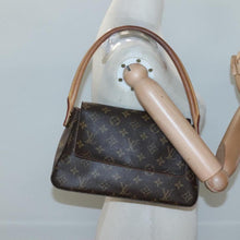 Lade das Bild in den Galerie-Viewer, LOUIS VUITTON Monogram Mini Looping Shoulder Bag
