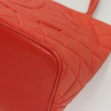 Lade das Bild in den Galerie-Viewer, CHANEL Tote Bag Lamb Skin Orange Gold CC
