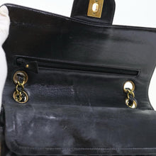 Lade das Bild in den Galerie-Viewer, Chanel Timeless Classic Flap Lackleder Tasche
