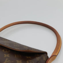 Lade das Bild in den Galerie-Viewer, LOUIS VUITTON Monogram Mini Looping Shoulder Bag
