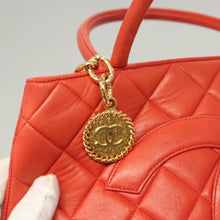 Lade das Bild in den Galerie-Viewer, CHANEL Tote Bag Lamb Skin Orange Gold CC
