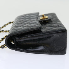 Lade das Bild in den Galerie-Viewer, Chanel Timeless Classic Flap Lackleder Tasche
