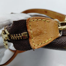 Lade das Bild in den Galerie-Viewer, Louis Vuitton Pochette Accessoires Monogram
