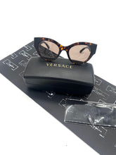 Lade das Bild in den Galerie-Viewer, Luxury Off-Price Fashion by Zapplaz | Versace Sonnenbrille
