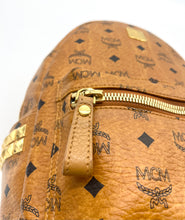 Lade das Bild in den Galerie-Viewer, Luxury Off-Price Fashion by Zapplaz | MCM Stark Rucksack
