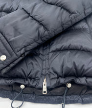 Lade das Bild in den Galerie-Viewer, Luxury Off-Price Fashion by Zapplaz | Prada Winterjacke
