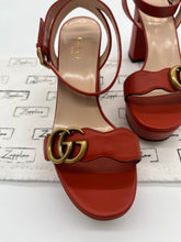 Lade das Bild in den Galerie-Viewer, Luxury Off-Price Fashion by Zapplaz | Gucci Sandalen mit mittelhohem Absatz
