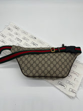 Lade das Bild in den Galerie-Viewer, Luxury Off-Price Fashion by Zapplaz | Gucci Gürteltasche UFO
