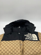 Lade das Bild in den Galerie-Viewer, Luxury Off-Price Fashion by Zapplaz | Gucci X The North Face Jacke
