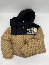 Lade das Bild in den Galerie-Viewer, Luxury Off-Price Fashion by Zapplaz | Gucci X The North Face Jacke
