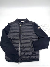 Lade das Bild in den Galerie-Viewer, Luxury Off-Price Fashion by Zapplaz | Moncler Blouson
