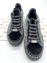 Lade das Bild in den Galerie-Viewer, Luxury Off-Price Fashion by Zapplaz | Philipp Plein Sneaker
