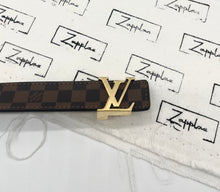 Lade das Bild in den Galerie-Viewer, Luxury Off-Price Fashion by Zapplaz | Louis Vuitton Damier Ebene Gürtel
