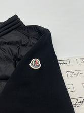 Lade das Bild in den Galerie-Viewer, Luxury Off-Price Fashion by Zapplaz | Moncler Blouson
