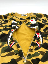 Lade das Bild in den Galerie-Viewer, Luxury Off-Price Fashion by Zapplaz | Bape Longsleeve mit Zipper
