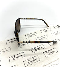 Lade das Bild in den Galerie-Viewer, Luxury Off-Price Fashion by Zapplaz | Burberry Sonnenbrille
