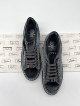 Lade das Bild in den Galerie-Viewer, Luxury Off-Price Fashion by Zapplaz | Philipp Plein Sneaker
