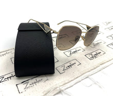 Lade das Bild in den Galerie-Viewer, Luxury Off-Price Fashion by Zapplaz | Prada Sonnenbrille
