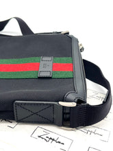 Lade das Bild in den Galerie-Viewer, Luxury Second Hand by Zapplaz | Gucci Umhängetasche
