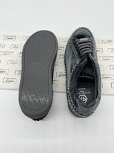 Lade das Bild in den Galerie-Viewer, Luxury Off-Price Fashion by Zapplaz | Philipp Plein Sneaker
