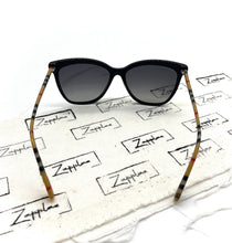 Lade das Bild in den Galerie-Viewer, Luxury Off-Price Fashion by Zapplaz | Burberry Sonnenbrille
