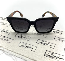 Lade das Bild in den Galerie-Viewer, Luxury Off-Price Fashion by Zapplaz | Burberry Sonnenbrille
