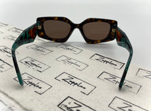 Lade das Bild in den Galerie-Viewer, Luxury Off-Price Fashion by Zapplaz | Prada Sonnenbrille
